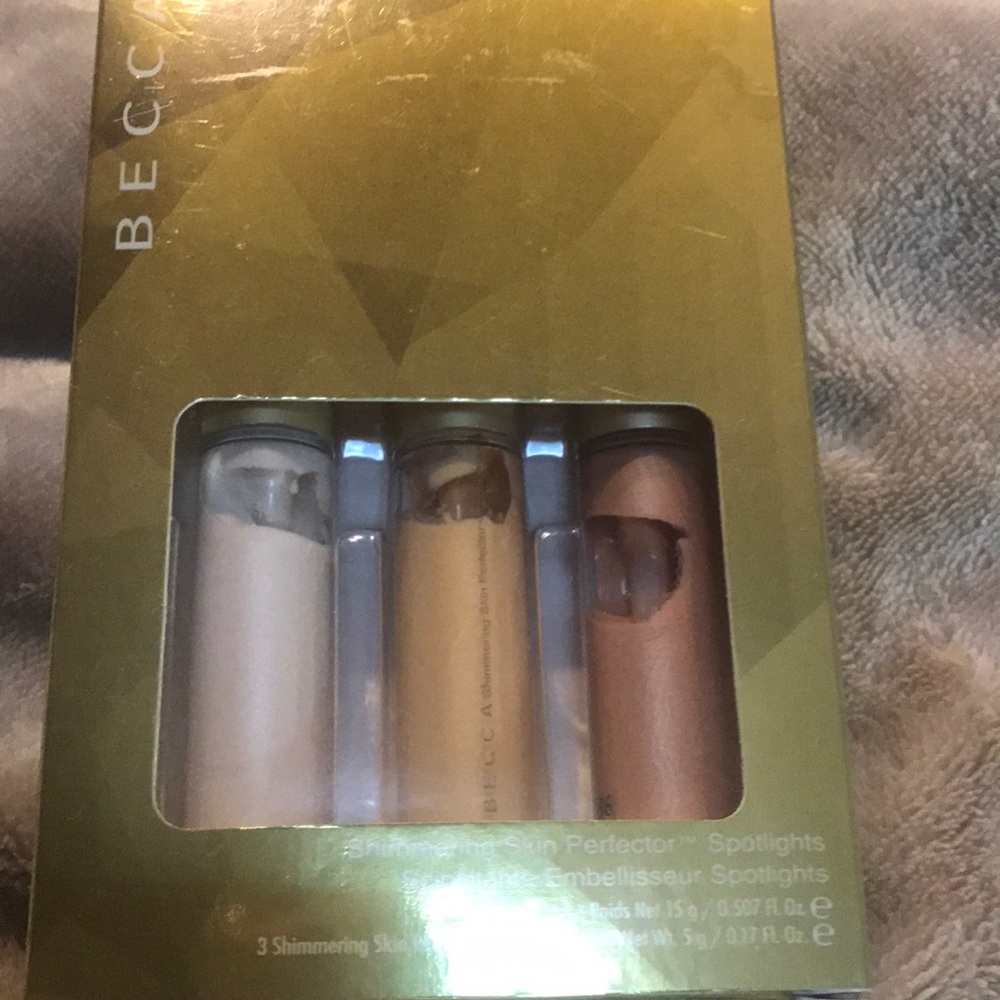 Becca Shimmering Skin Perfector Spotlights